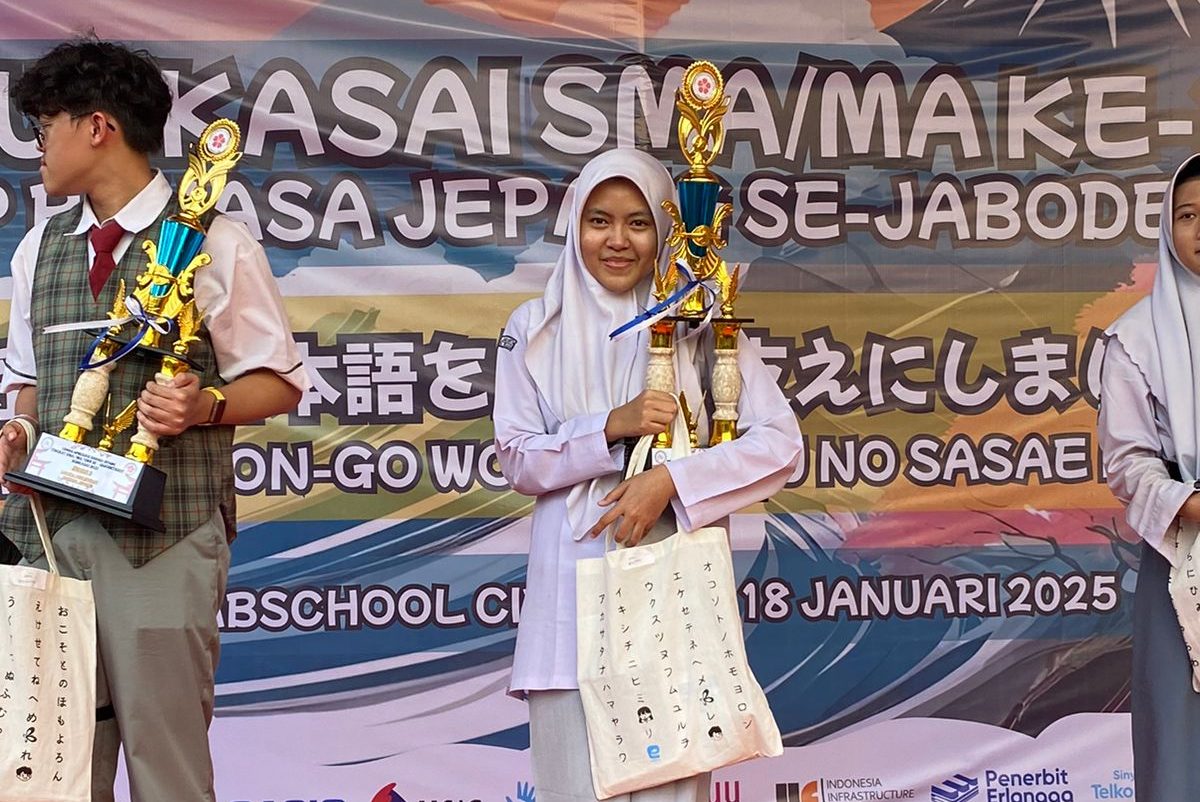 SYAFA NADA KAMILA RAIH JUARA 2 LOMBA PRESENTASI BAHASA JEPANG PADA BUNKASAI 2025