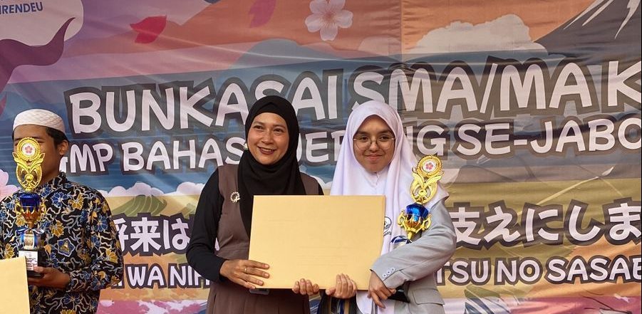 SHOVIA AQIELA RAIH JUARA 2 DI PGMP BAHASA JEPANG TINGKAT JABODETABEK