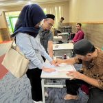 Pelaksanaan Cap Tiga Jari Kelas XII MAN 4 Jakarta Selatan Berlangsung Kondusif