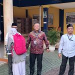 Guru MAN 4 Jakarta Selatan Sambut Kedatangan Siswa Setiap Pagi