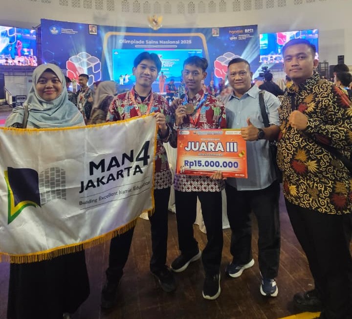 Murid MAN 4 Jakarta Selatan Raih Medali OSN 2025 di Malang