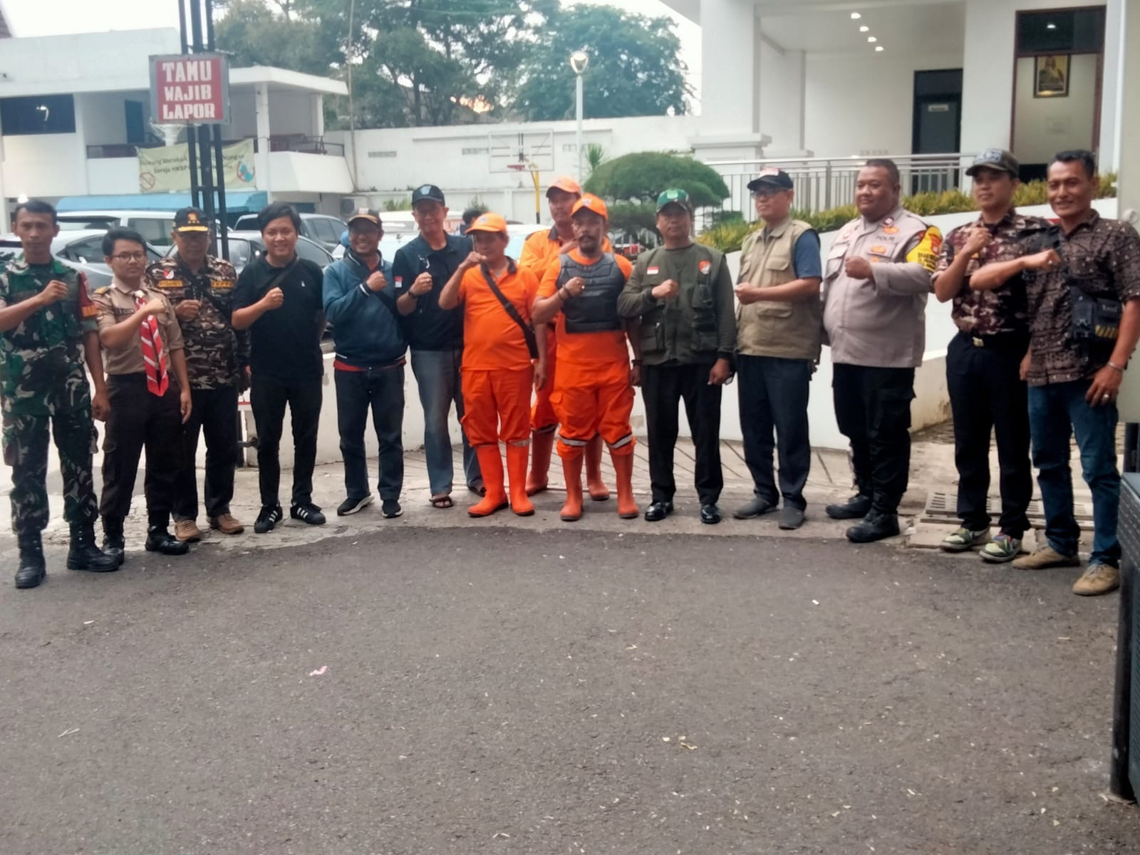 Dedikasi Murid MAN 4 Jakarta dalam Pengamanan Misa Natal di Jakarta Selatan