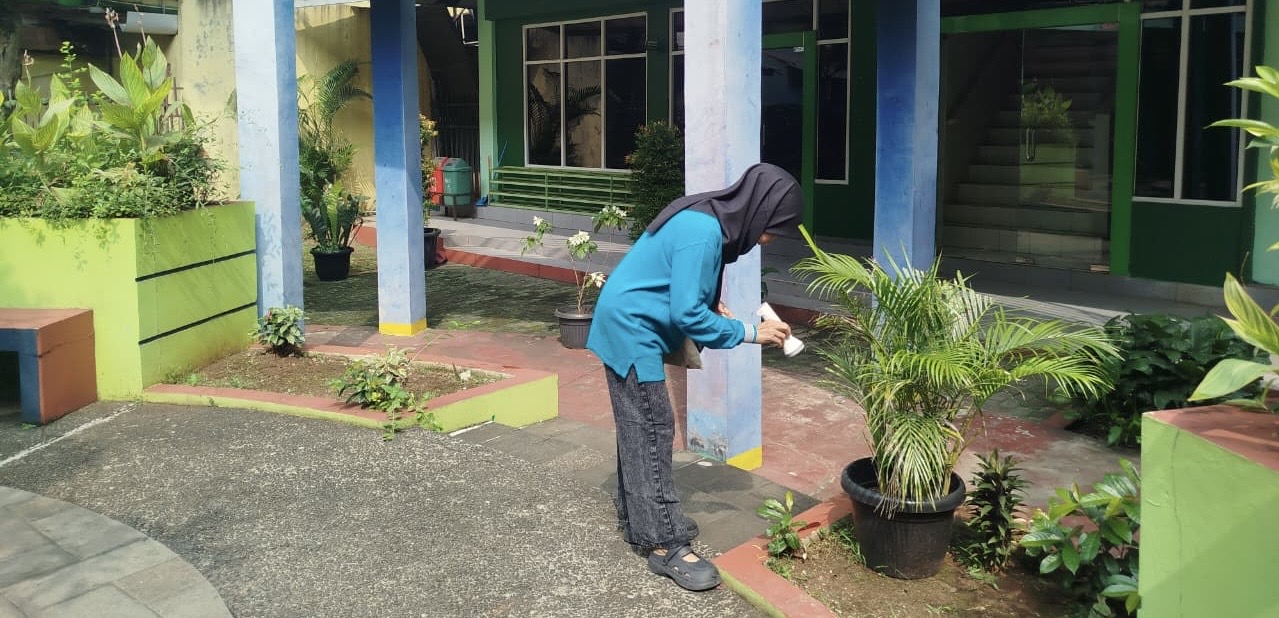 MAN 4 Jakarta Selatan Rutin Lakukan Pemeriksaan Jentik untuk Dukung Program Adiwiyata
