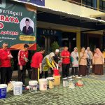 MAN 4 Jakarta Selatan Peringati Hari Bumi dengan Simulasi Pembuatan Eco Enzyme