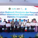 MAN 4 Jakarta Selatan Raih Penghargaan Madrasah Unggulan Nasional dari Menteri Agama