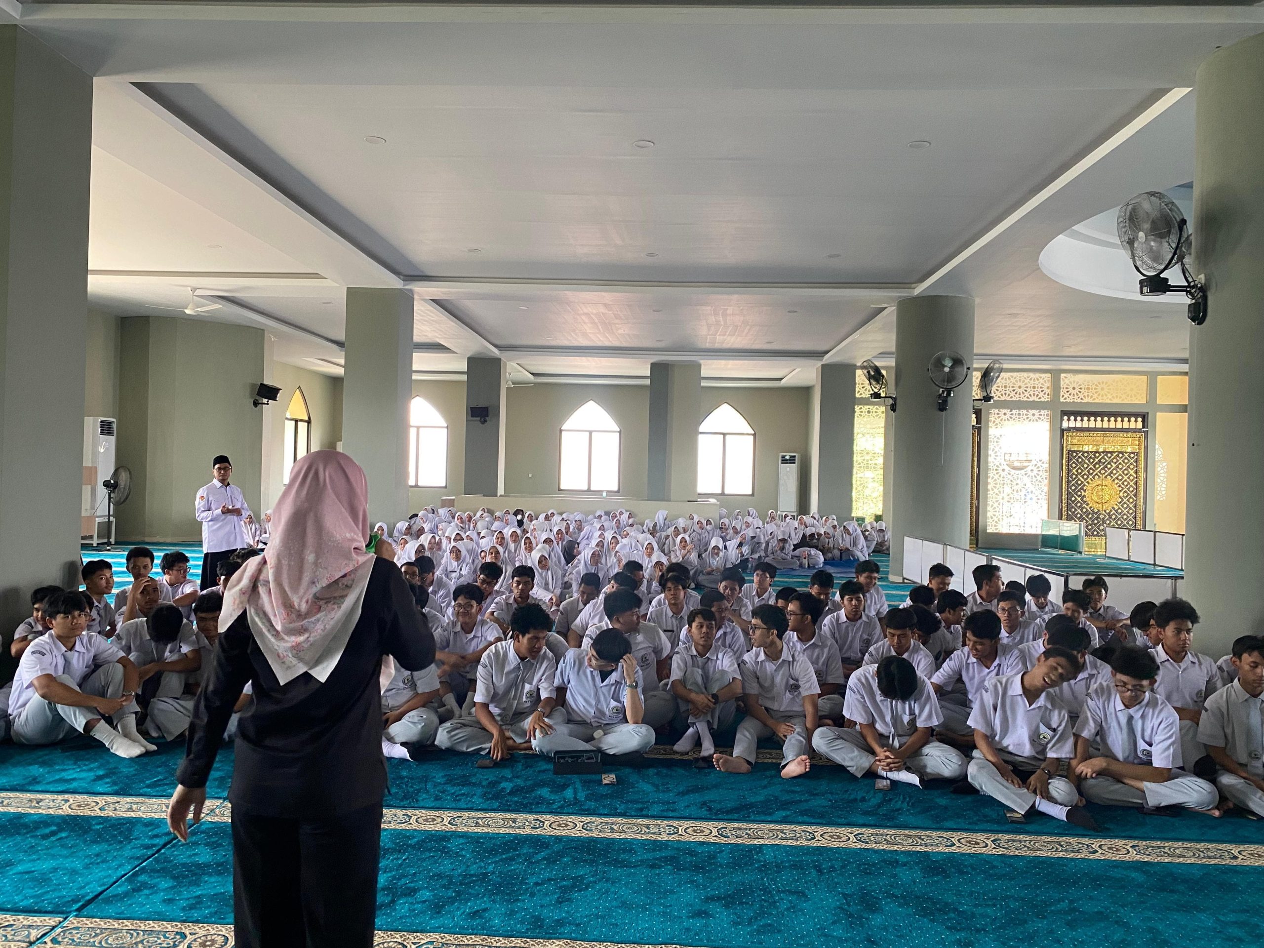 Bawaslu Jakarta Selatan Sosialisasikan Pentingnya Peran Pemilih Muda kepada Murid MAN 4 Jakarta Selatan